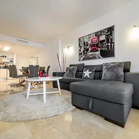 Bennecke Elvis Apartment Torrevieja